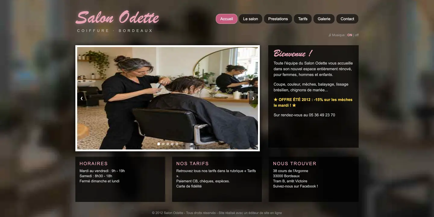 Ancien site du Salon Odette, fait en 2012 : fond noir, titre en écriture manuscrite rose, diaporama, offre de l'été 2012 et lecteur de musique